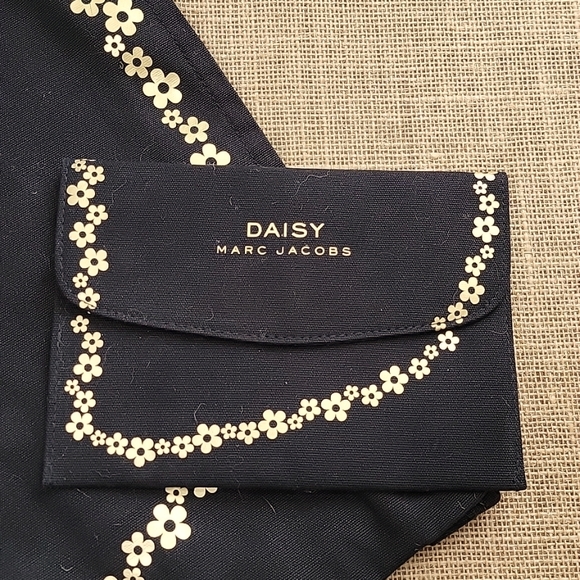 DAISY Marc Jacobs Canvas Tote and Clutch Combo - Picture 4 of 11